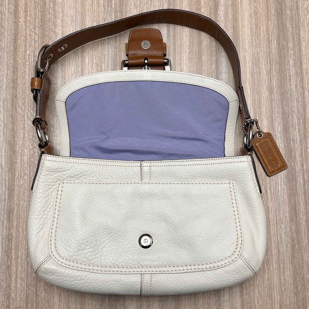 Vintage Coach Soho Flap Shoulder Bag in White / Tan Leather Is Authenticated - Picture 2 of 16
